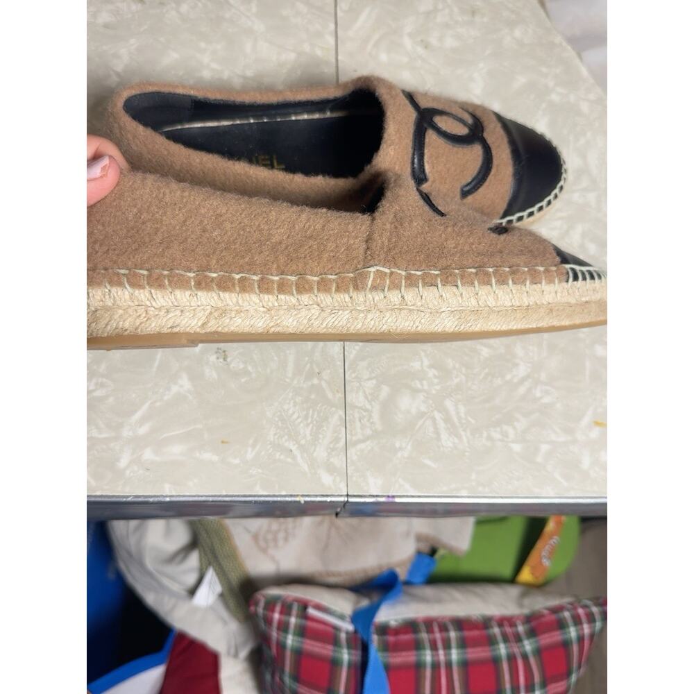 CHANEL Beige/Black Felt CC Logo leather Cap Toe Espadrille Flats Slip On US 8 - Picture 5 of 11